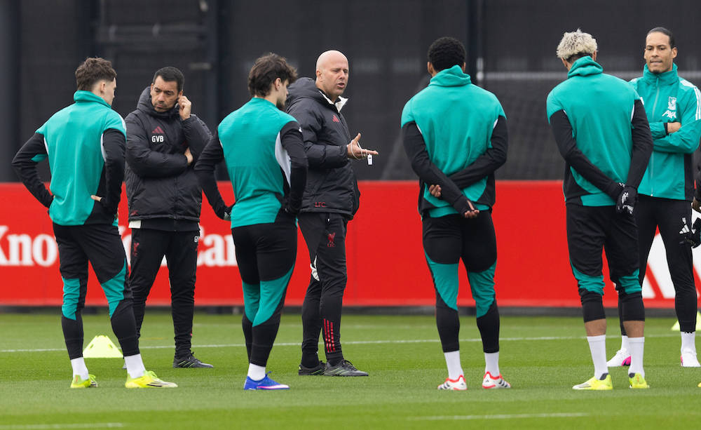 📹 22 man i träning – ingen Chiesa